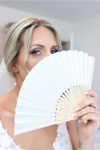 La mariée avec son éventail