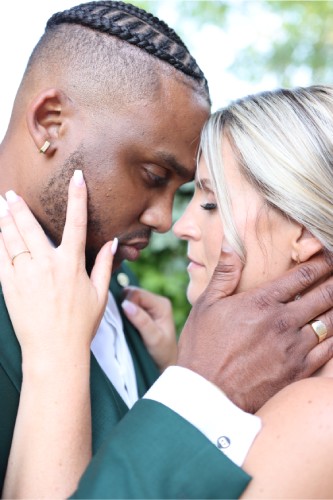 Mariés face à face